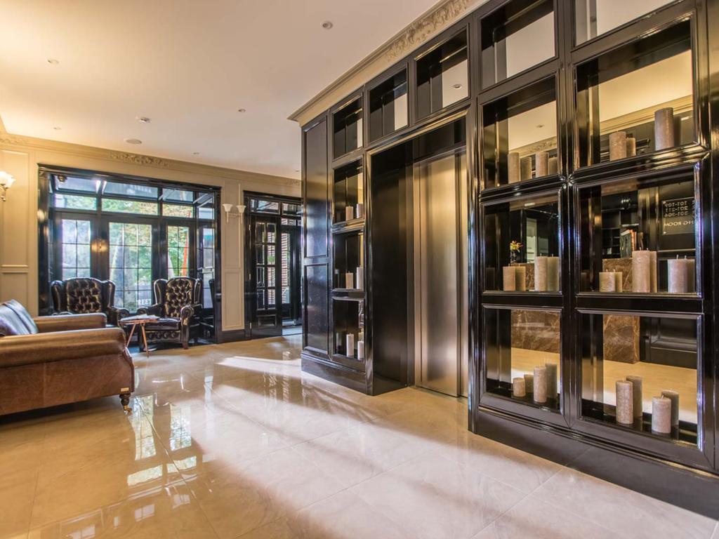 วอลล์สตรีท Hotel โอเดสซา ภายนอก รูปภาพ