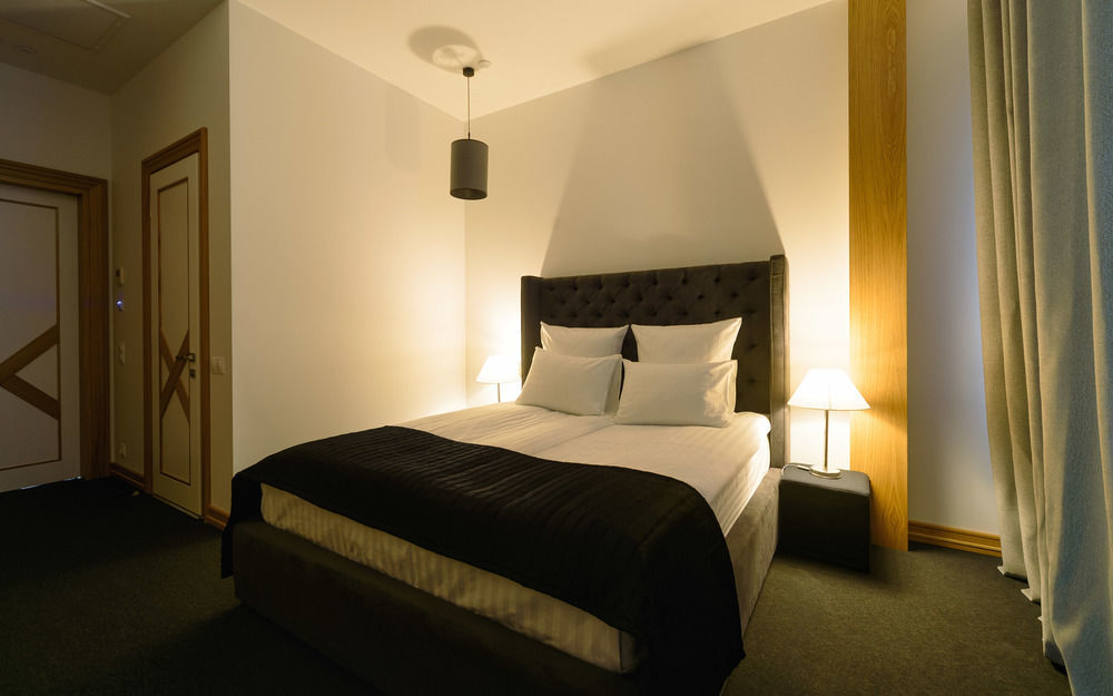 วอลล์สตรีท Hotel โอเดสซา ภายนอก รูปภาพ